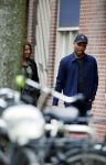 Amsterdam 12 april 2017
Humberto Tan met zijn vrouw Ineke op straat in amsterdam zuid