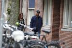 Amsterdam 12 april 2017
Humberto Tan met zijn vrouw Ineke op straat in amsterdam zuid
