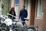 Amsterdam 12 april 2017
Humberto Tan met zijn vrouw Ineke op straat in amsterdam zuid