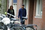 Amsterdam 12 april 2017
Humberto Tan met zijn vrouw Ineke op straat in amsterdam zuid