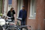 Amsterdam 12 april 2017
Humberto Tan met zijn vrouw Ineke op straat in amsterdam zuid