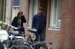 Amsterdam 12 april 2017
Humberto Tan met zijn vrouw Ineke op straat in amsterdam zuid