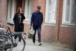 Amsterdam 12 april 2017
Humberto Tan met zijn vrouw Ineke op straat in amsterdam zuid