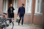 Amsterdam 12 april 2017
Humberto Tan met zijn vrouw Ineke op straat in amsterdam zuid