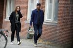 Amsterdam 12 april 2017
Humberto Tan met zijn vrouw Ineke op straat in amsterdam zuid