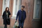 Amsterdam 12 april 2017
Humberto Tan met zijn vrouw Ineke op straat in amsterdam zuid