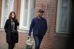 Amsterdam 12 april 2017
Humberto Tan met zijn vrouw Ineke op straat in amsterdam zuid