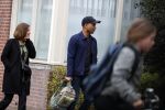Amsterdam 12 april 2017
Humberto Tan met zijn vrouw Ineke op straat in amsterdam zuid