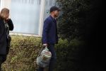 Amsterdam 12 april 2017
Humberto Tan met zijn vrouw Ineke op straat in amsterdam zuid
