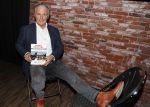 Amsterdam 13 april 2017 
Presentatie boek Dick Maas in de smet studios. Tatjana en Huub Stapel ontvangen het eerste exemplaar.