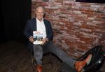 Amsterdam 13 april 2017 
Presentatie boek Dick Maas in de smet studios. Tatjana en Huub Stapel ontvangen het eerste exemplaar.