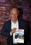 Amsterdam 13 april 2017 
Presentatie boek Dick Maas in de smet studios. Tatjana en Huub Stapel ontvangen het eerste exemplaar.