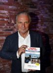 Amsterdam 13 april 2017 
Presentatie boek Dick Maas in de smet studios. Tatjana en Huub Stapel ontvangen het eerste exemplaar.