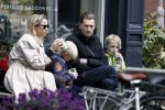 Amsterdam 29 april 2017  
Jetteke v Lexmond met man en kinderen op terras