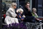 Amsterdam 29 april 2017  
Jetteke v Lexmond met man en kinderen op terras