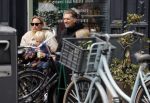 Amsterdam 29 april 2017  
Jetteke v Lexmond met man en kinderen op terras