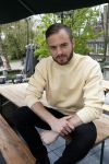 Amsterdam 13 april 2017 
Castpresentatie Huisvrouwen Bestaan Niet in vondel CS in het vondelpark. Jim bakkum