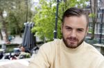 Amsterdam 13 april 2017 
Castpresentatie Huisvrouwen Bestaan Niet in vondel CS in het vondelpark. Jim bakkum