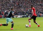 Eindhoven,23 April 2017 PSV-AJAX Seizoen 2016/2017, eindstand 1-0
Joshua Brenet probeert in de laatste minuut de stand nog op 2-0 te brengen. Helaas.......