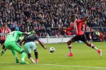 Eindhoven,23 April 2017 PSV-AJAX Seizoen 2016/2017, eindstand 1-0
Joshua Brenet probeert in de laatste minuut de stand nog op 2-0 te brengen. Helaas.......