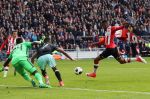 Eindhoven,23 April 2017 PSV-AJAX Seizoen 2016/2017, eindstand 1-0
Joshua Brenet probeert in de laatste minuut de stand nog op 2-0 te brengen. Helaas.......