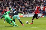 Eindhoven,23 April 2017 PSV-AJAX Seizoen 2016/2017, eindstand 1-0
Joshua Brenet probeert in de laatste minuut de stand nog op 2-0 te brengen. Helaas.......