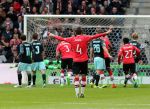 Eindhoven,23 April 2017 PSV-AJAX Seizoen 2016/2017, eindstand 1-0
Blijdschap bij Jurgen Locadia na een mooie vrije trap waardoor de stand op 1-0 komt