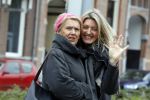 Amsterdam 3 april 2017 
Karin Dijksman met haar moeder op straat