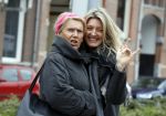 Amsterdam 3 april 2017 
Karin Dijksman met haar moeder op straat