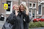 Amsterdam 3 april 2017 
Karin Dijksman met haar moeder op straat