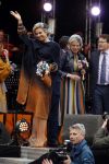Tilburg 27 april 2017
Koningsdag in tilburg. Aanwezige leden van de koninklijke familie zijn, Koning Willem Alexander Koningin Maxima Prinses Amalia Ariane Alexia, Prins Constantijn prinses Laurentien Prins Maurits Prinses Marilene Prins Bernhard jr Prinses Annette Prins Floris Prinses Aimee Prins Pieter Christiaan en Prinses Anita. Guus Meeuwis en Gers Pardoel zingen ze toe.