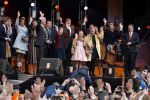Tilburg 27 april 2017
Koningsdag in Tilburg. Aanwezige leden van de koninklijke familie zijn, Koning Willem Alexander Koningin Maxima Prinses Amalia Ariane Alexia, Prins Constantijn prinses Laurentien Prins Maurits Prinses Marilene Prins Bernhard jr Prinses Annette Prins Floris Prinses Aimee Prins Pieter Christiaan en Prinses Anita. Guus Meeuwis en Gers Pardoel zingen ze toe.