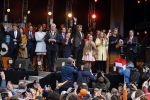 Tilburg 27 april 2017
Koningsdag in Tilburg. Aanwezige leden van de koninklijke familie zijn, Koning Willem Alexander Koningin Maxima Prinses Amalia Ariane Alexia, Prins Constantijn prinses Laurentien Prins Maurits Prinses Marilene Prins Bernhard jr Prinses Annette Prins Floris Prinses Aimee Prins Pieter Christiaan en Prinses Anita. Guus Meeuwis en Gers Pardoel zingen ze toe.
