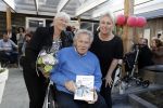 Lelystad 7 april 2017 
Uitreiking boek Christa Krommenhoek ( dochter Koos Alberts). Koos en Joke krijgen het eerste boek van haar.