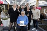 Lelystad 7 april 2017 
Uitreiking boek Christa Krommenhoek ( dochter Koos Alberts). Koos en Joke krijgen het eerste boek van haar.