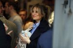 Amsterdam 12 mei 2017
Lieke v Lexmond met baby in draagzak en haar zus Jetteke v Lexmond op de pc hooftstraat
