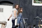 Amsterdam 31 maart 2017 
Manuel Broekman met zijn vriendin Adriana Mosk op straat in Amsterdam