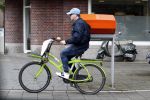 Amsterdam 13 mei 2017  
Marc Marie Huijbregts op zijn froene fiets in Amsterdam.