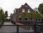 Ouderkerk aan de amstel 10 mei 2017
Heeft Sylvana Simons de boerderij naast de boerderij van Nicolette Kluiver gekocht? (huis)
