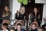 Fijnaart 21 april 2017
O'g3ne en Frans bauer geven feestje in Fijnaart voor de kinderen van de basisschool de springplank waar ze op gezeten hebben. Mariska Frans Jr Christiaan Lucas en Jan alsmede de vader en moeder van de meiden van O'g3ne zijn ook aanwezig.