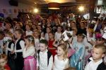 Fijnaart 21 april 2017
O'g3ne en Frans bauer geven feestje in Fijnaart voor de kinderen van de basisschool de springplank waar ze op gezeten hebben. Mariska Frans Jr Christiaan Lucas en Jan alsmede de vader en moeder van de meiden van O'g3ne zijn ook aanwezig.