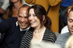 Fijnaart 21 april 2017
O'g3ne en Frans bauer geven feestje in Fijnaart voor de kinderen van de basisschool de springplank waar ze op gezeten hebben. Mariska Frans Jr Christiaan Lucas en Jan alsmede de vader en moeder van de meiden van O'g3ne zijn ook aanwezig.