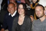Fijnaart 21 april 2017
O'g3ne en Frans bauer geven feestje in Fijnaart voor de kinderen van de basisschool de springplank waar ze op gezeten hebben. Mariska Frans Jr Christiaan Lucas en Jan alsmede de vader en moeder van de meiden van O'g3ne zijn ook aanwezig.
