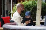 Amsterdam 3 april 2017  
Oscar Aerts met zoontje en Robert de Hoog op terras.