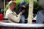 Amsterdam 3 april 2017  
Oscar Aerts met zoontje en Robert de Hoog op terras.