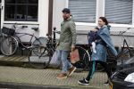 Amsterdam 19 maart 2017
Oscar Aerts met zijn vriendin en hun baby in amsterdam.