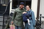 Amsterdam 19 maart 2017
Oscar Aerts met zijn vriendin en hun baby in amsterdam.
