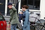 Amsterdam 19 maart 2017
Oscar Aerts met zijn vriendin en hun baby in amsterdam.