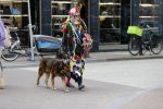 Amsterdam 4 april 2017  
Petra Heyboer met hond op de pc hooftstraat