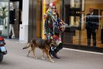 Amsterdam 4 april 2017  
Petra Heyboer met hond op de pc hooftstraat